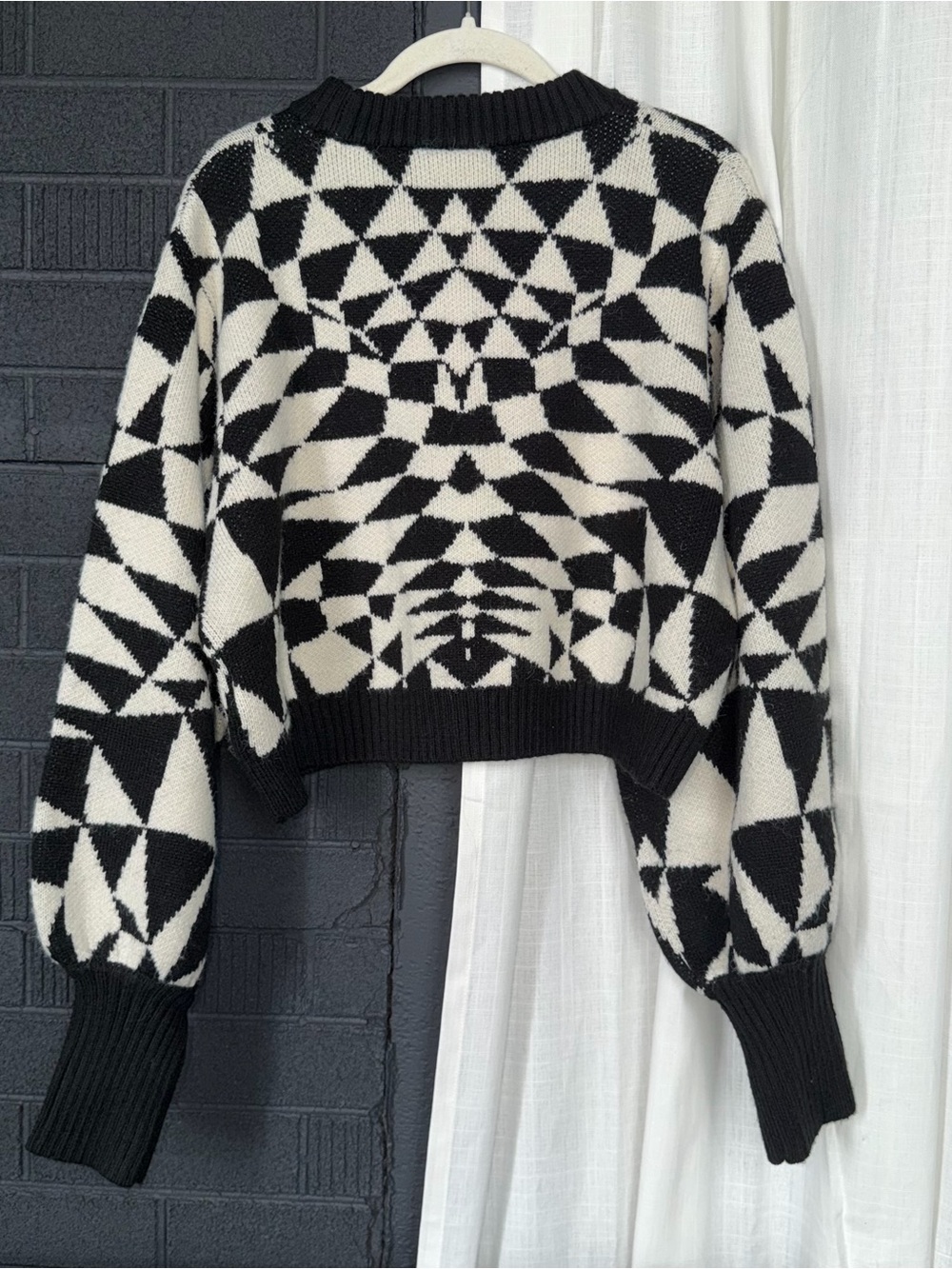 Farm Rio Women's Deco Knit Sweater Size Large Crop Black White Abstract - Picture 3 of 9